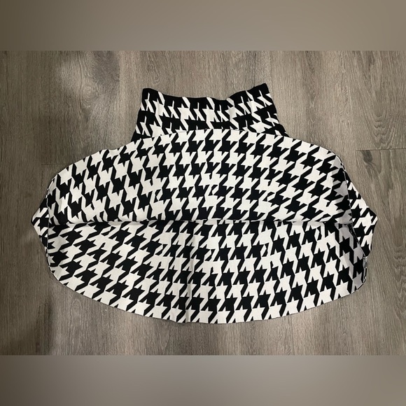 Classic Concepts black and white flare skirt - Picture 5 of 6